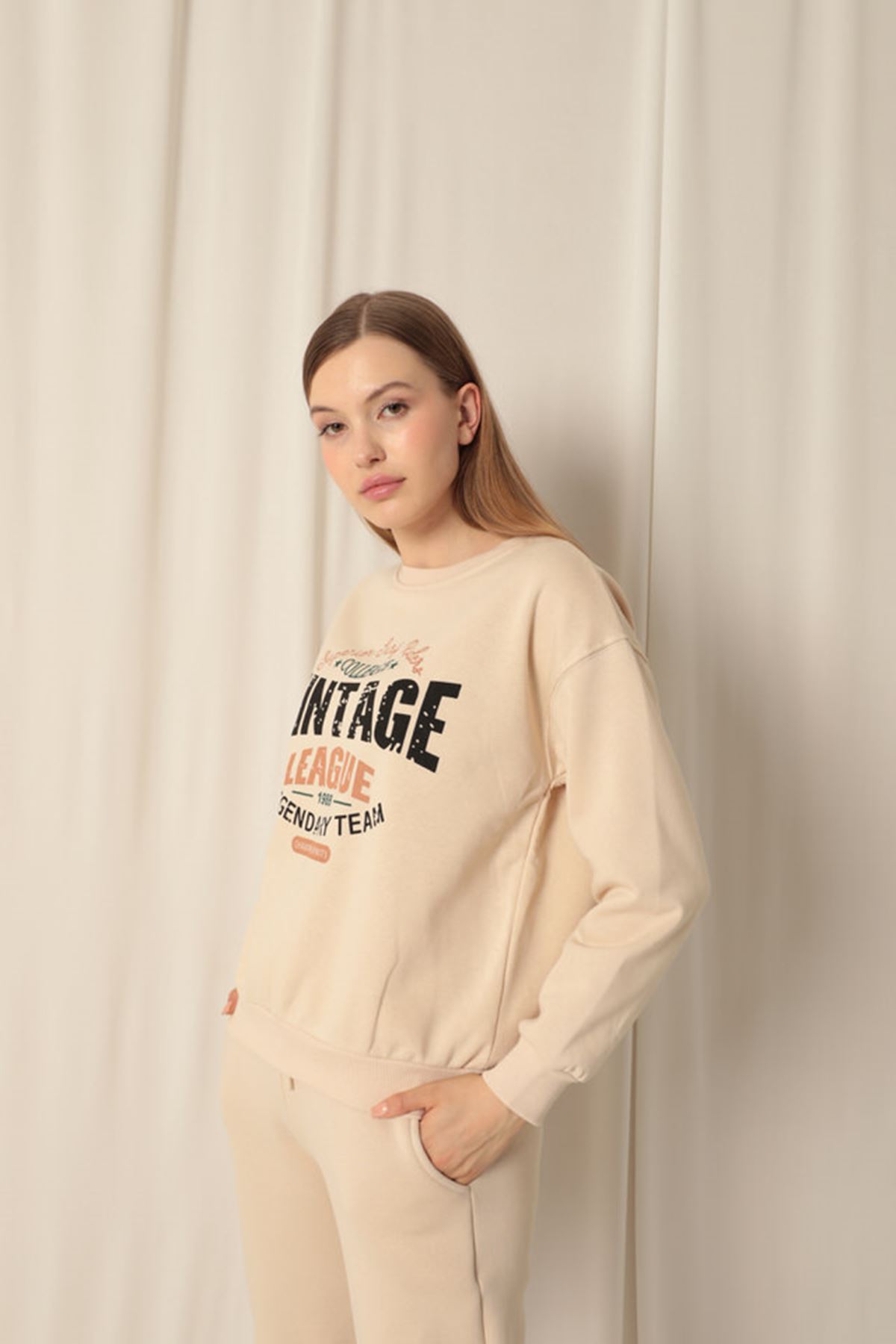 Üç%20İplik%20Kumaş%20Vintage%20Baskılı%20Kadın%20Bej%20Sweat