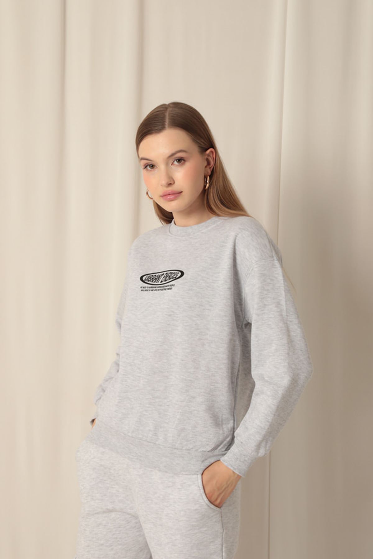 Üç%20İplik%20Uıbrant%20Energıes%20Baskılı%20Kadın%20Gri%20Sweat