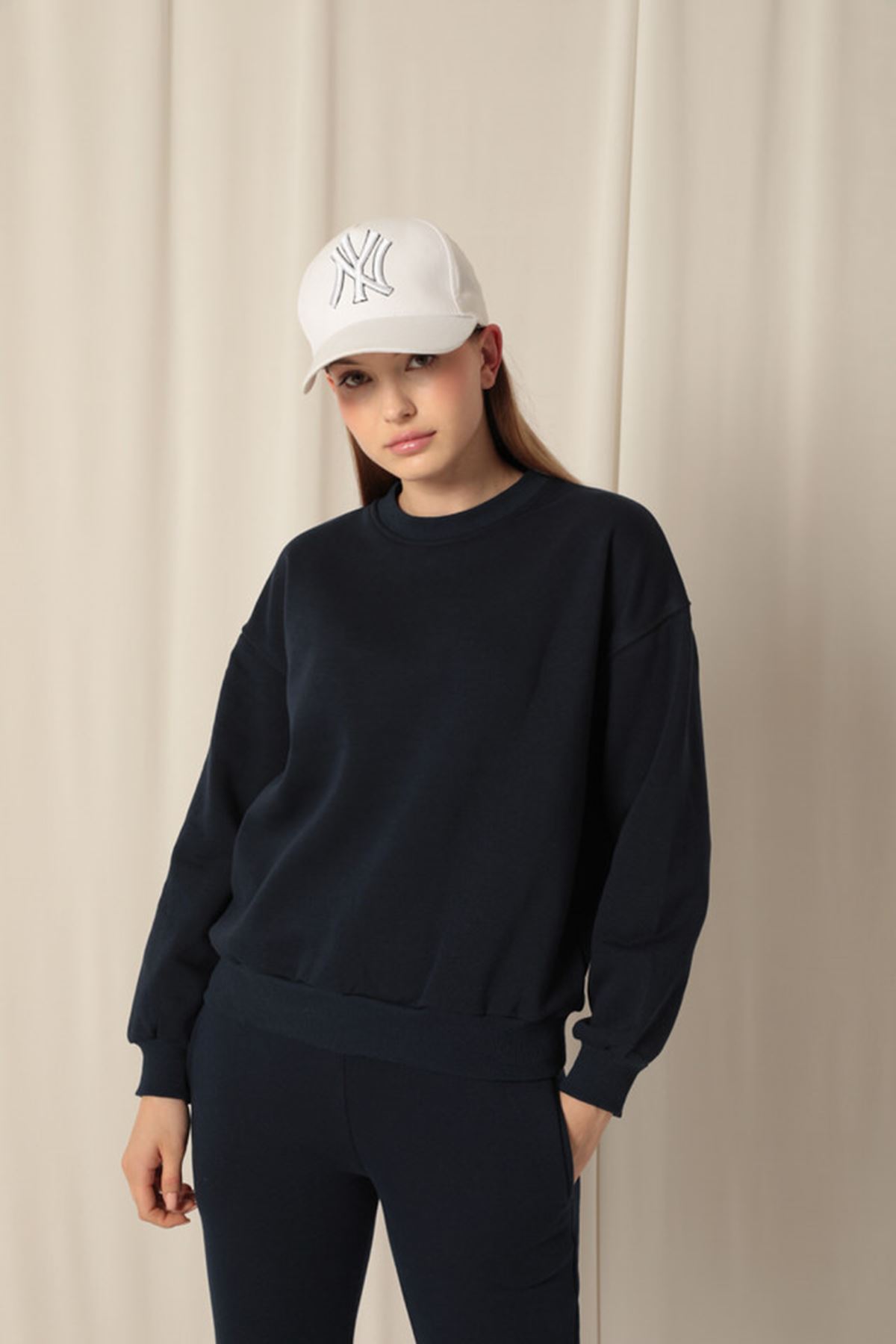 Üç%20İplik%20Kumaş%20Basıc%20Kadın%20Lacivert%20Sweat