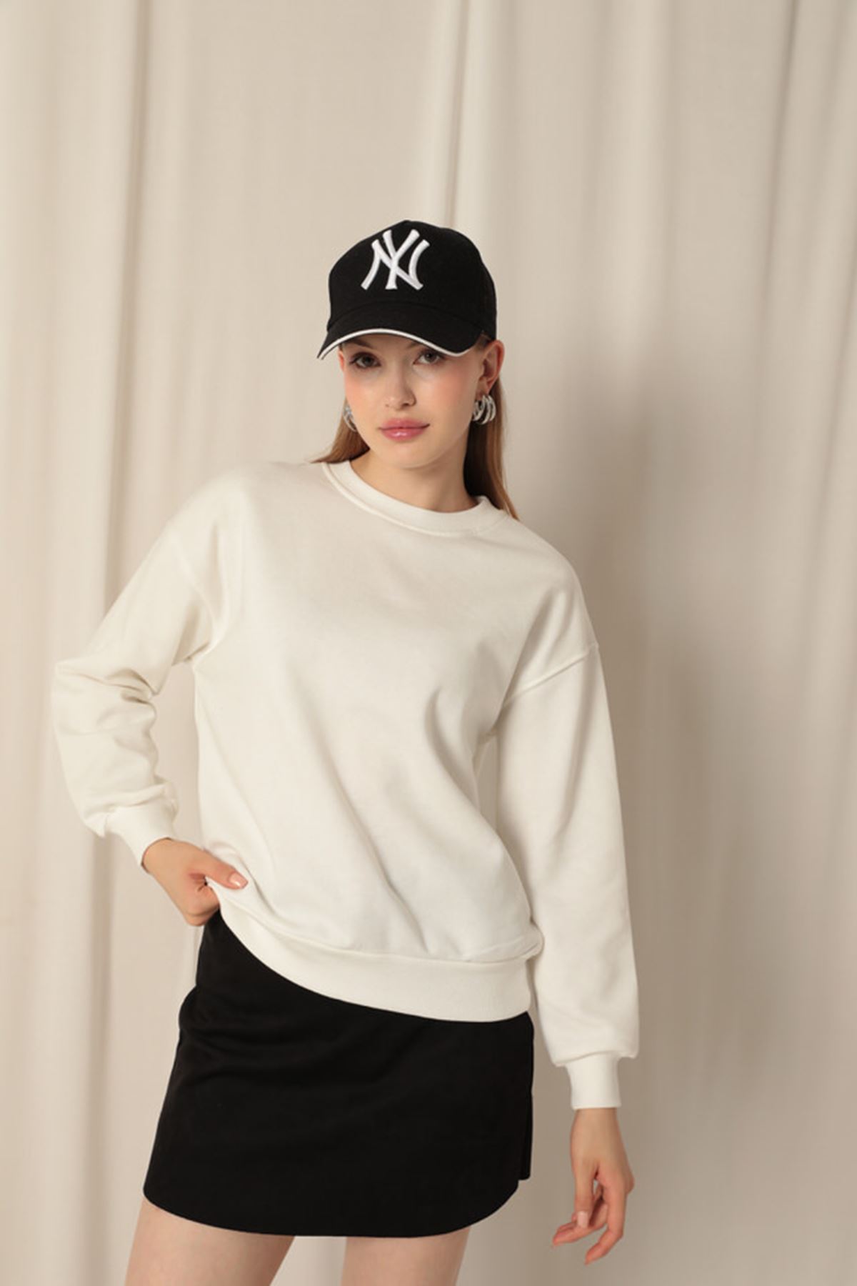 Üç%20İplik%20Kumaş%20Basıc%20Kadın%20Ekru%20Sweat