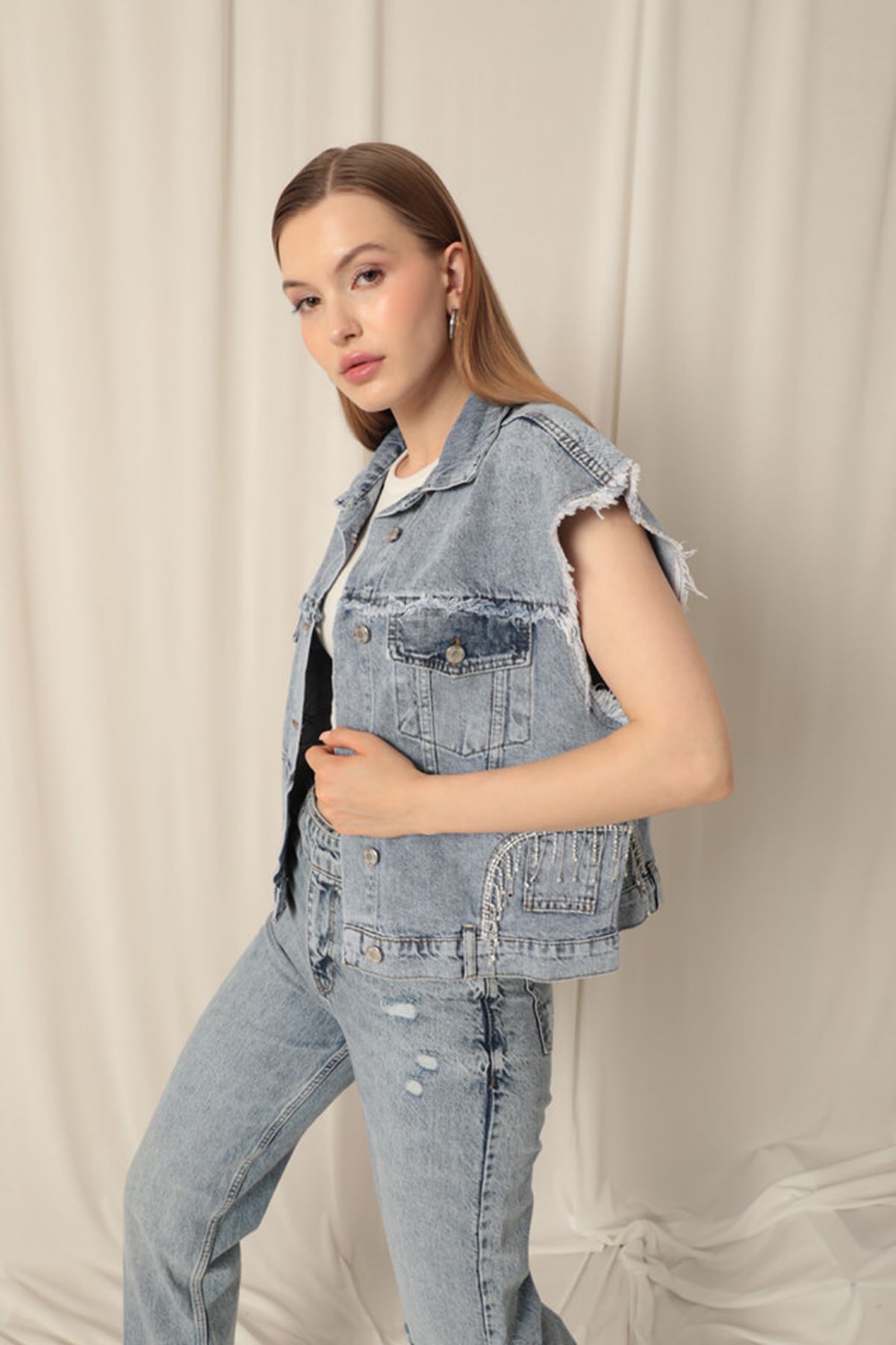 Denim%20Kumaş%20Yanı%20Taş%20Detaylı%20Kadın%20Mavi%20Yelek