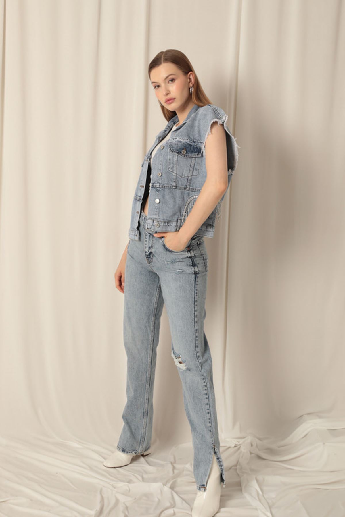 Denim%20Kumaş%20Yanı%20Taş%20Detaylı%20Kadın%20Mavi%20Yelek