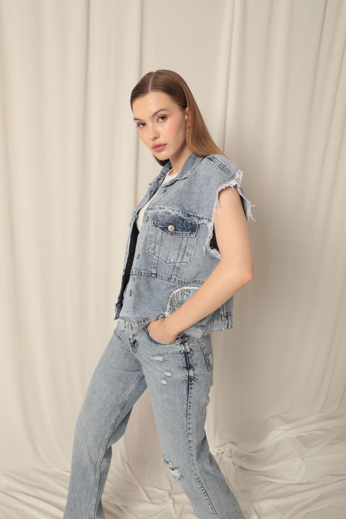 Denim%20Kumaş%20Yanı%20Taş%20Detaylı%20Kadın%20Mavi%20Yelek