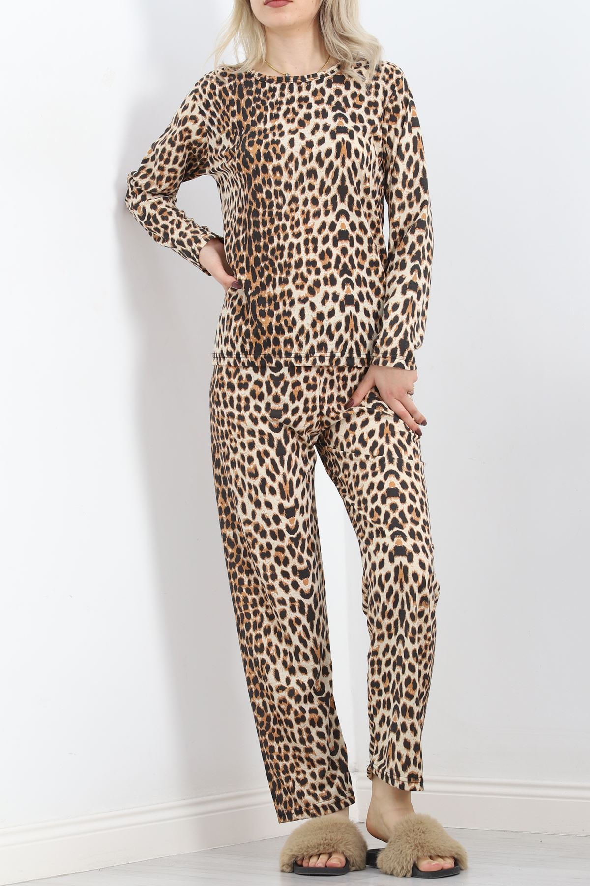 Alt%20Üst%20Aynı%20Rotasyon%20Pijama%20Takımı%20Leopar%20-%20788.1287.