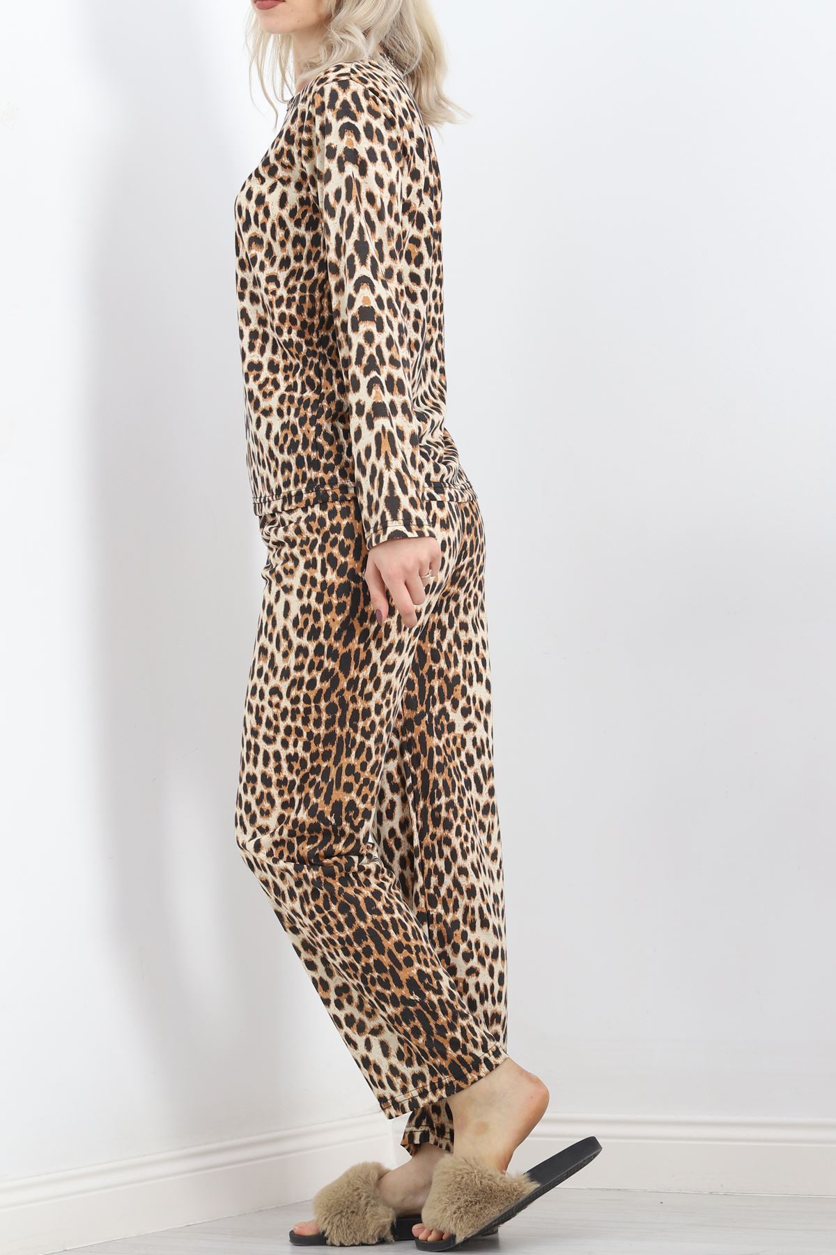 Alt%20Üst%20Aynı%20Rotasyon%20Pijama%20Takımı%20Leopar%20-%20788.1287.